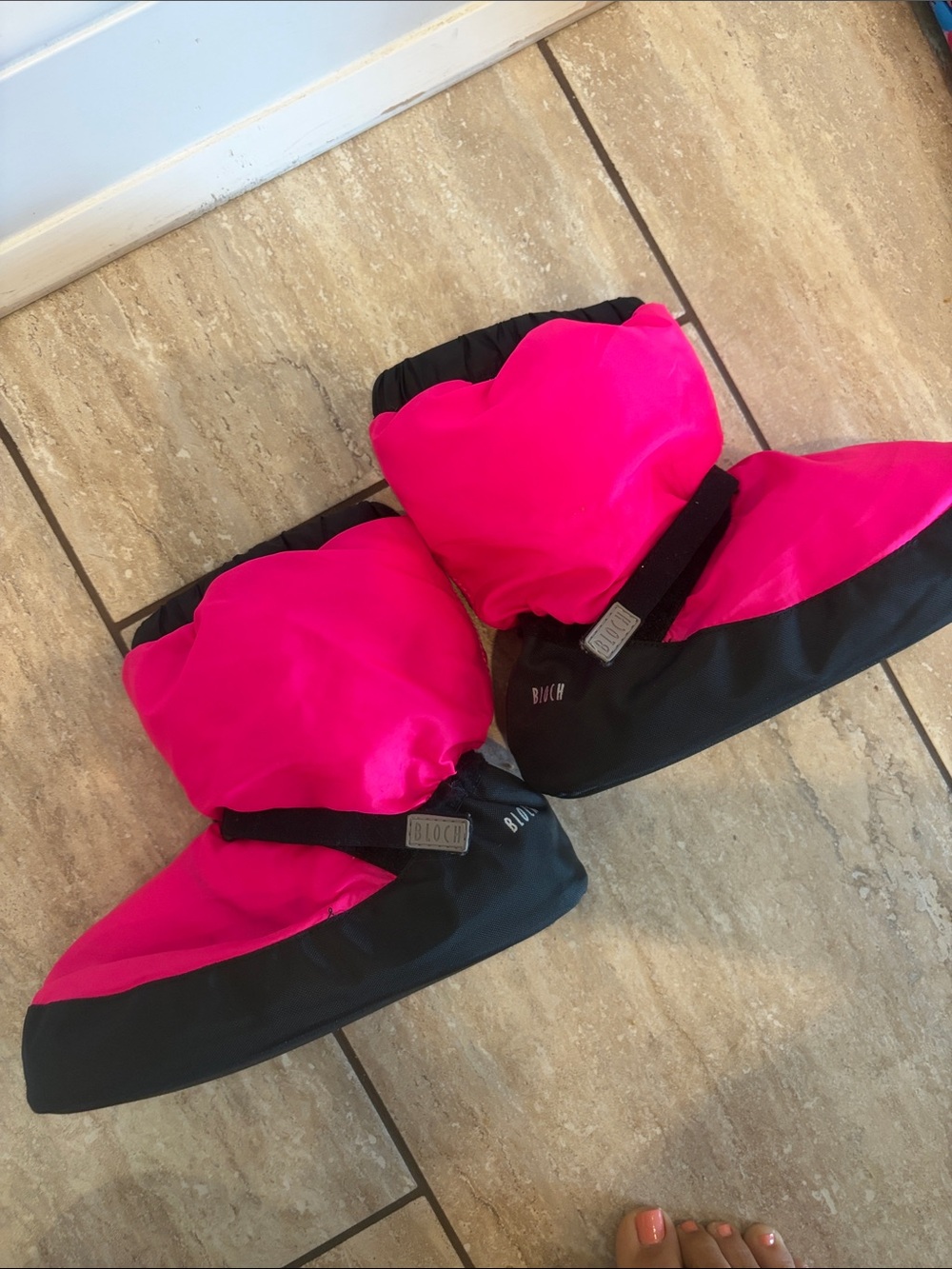 BLOCH children’s warm up booties in size Large (shoe size 1-2.5)